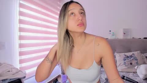 Snapshot of april_se chatting on 3, 2, 2025 April online show from 3, 2, 2025