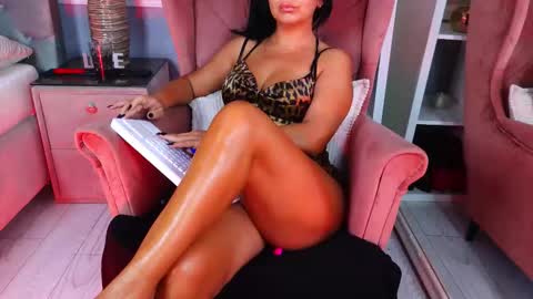 AQueenMonica online show from 19, 9, 2025