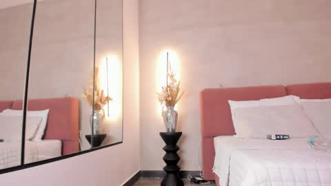  Ara Ferrer  online show from 7, 4, 2026