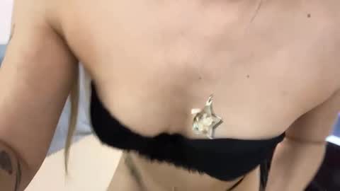 argentin3hotcouple online show from 3, 11, 2025