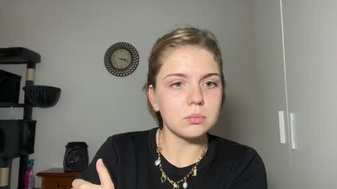 Snapshot of ari_crystal chatting on 4, 2, 2026 ari_crystal online show from 4, 2, 2026