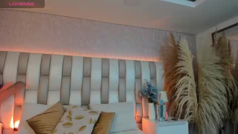 ari_lynn_ online show from 2, 12, 2025