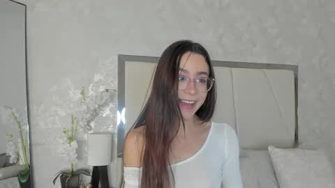 Snapshot of ari_wilde chatting on 7, 6, 2026 Ari Wilde online show from 7, 6, 2026