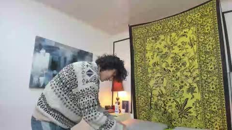 aria y orien  online show from 3, 10, 2025