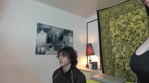 aria y orien  online show from 16, 10, 2025