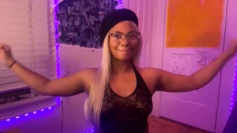 Snapshot of ariaatelier chatting on 22, 12, 2025 Aria Atelier online show from 22, 12, 2025