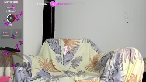 Snapshot of ariadna_cute chatting on 4, 12, 2024 linda online show from 4, 12, 2024