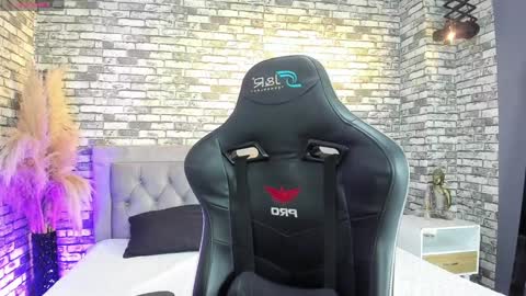 -  -. .- Ariadna -. .-  - online show from 6, 2, 2025