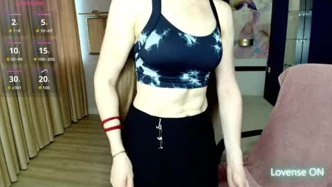 AriaGray online show from 1, 4, 2026