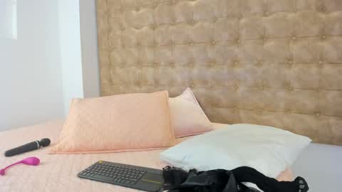 Snapshot of ariana_morelly chatting on 19, 5, 2026 ARIANA MORELLY online show from 19, 5, 2026
