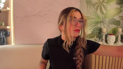 Ari online show from 9, 11, 2025