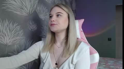 ariavelvets online show from 11, 5, 2026