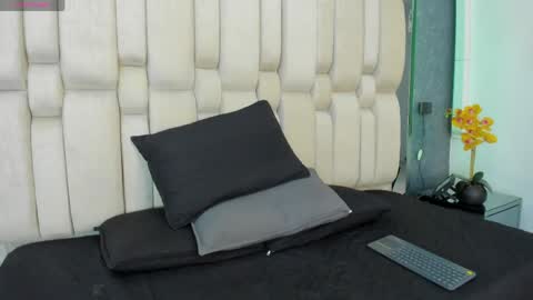 Welcome to Ari room online show from 2, 5, 2026