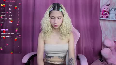 Ari Bunnie  online show from 8, 11, 2025