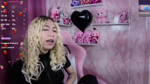 Ari Bunnie  online show from 14, 11, 2025