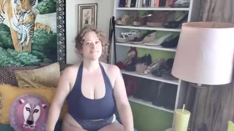 Snapshot of arielabai chatting on 3, 11, 2025 Arielle Ari online show from 3, 11, 2025