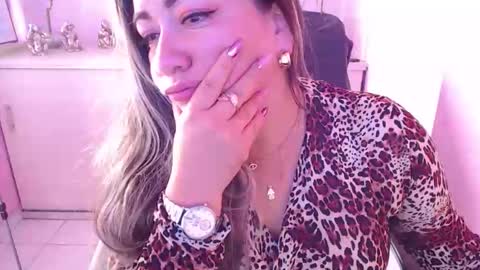 Snapshot of arielle_ninon chatting on 10, 4, 2026 Arielle online show from 10, 4, 2026