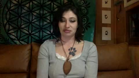 ariel  colin when hes here online show from 5, 2, 2025