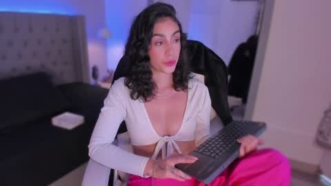 Snapshot of arikohler chatting on 13, 12, 2024 AriKohler online show from 13, 12, 2024