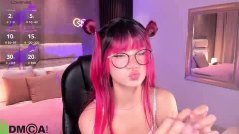 Snapshot of arinextdoor chatting on 4, 10, 2025 Ari online show from 4, 10, 2025