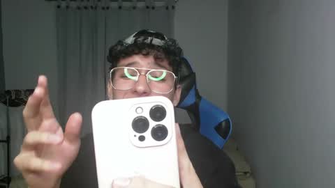Snapshot of aron_444 chatting on 8, 2, 2025 online show from 8, 2, 2025