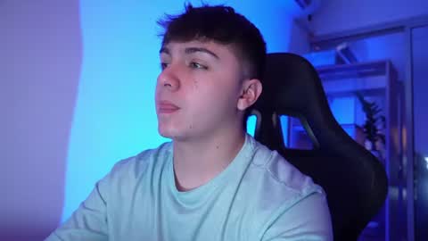Snapshot of aron__cooper chatting on 4, 7, 2026 aron__cooper online show from 4, 7, 2026