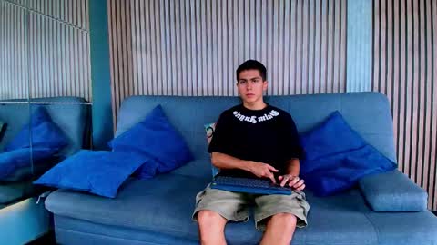 Snapshot of aron_pulse chatting on 18, 1, 2026 aron_pulse online show from 18, 1, 2026