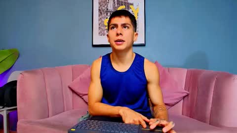 Snapshot of aron_pulse chatting on 3, 3, 2026 aron_pulse online show from 3, 3, 2026