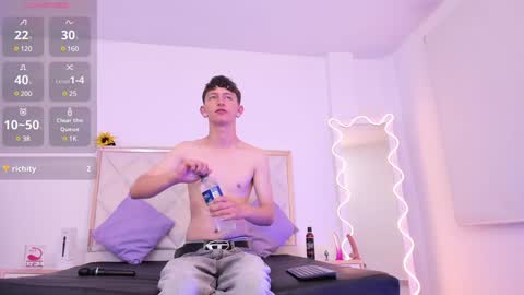 Snapshot of aron_tay chatting on 3, 1, 2025 your aron online show from 3, 1, 2025