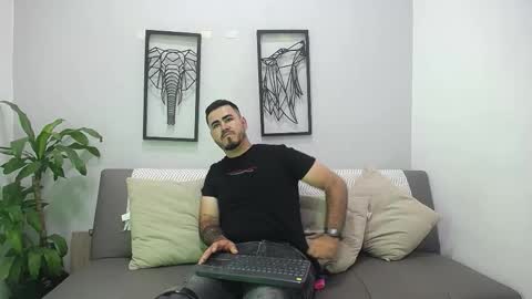 aronhilton online show from 13, 1, 2026