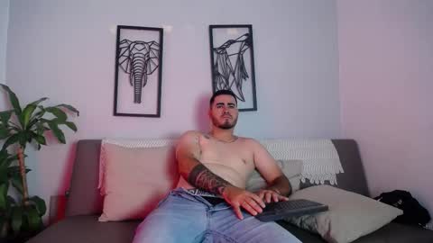 aronhilton online show from 15, 1, 2026