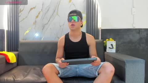 Aroon   online show from 20, 4, 2026