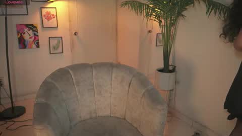 Chloe  online show from 18, 12, 2025