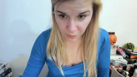 Snapshot of artsyandcraftsy_ chatting on 4, 2, 2025 MIA online show from 4, 2, 2025