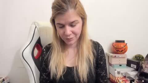 Snapshot of artsyandcraftsy_ chatting on 11, 2, 2025 MIA online show from 11, 2, 2025