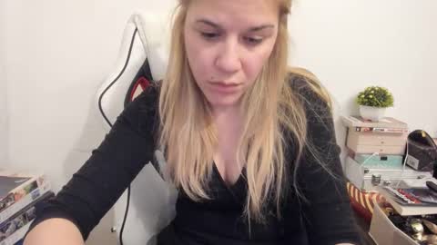 Snapshot of artsyandcraftsy_ chatting on 12, 2, 2025 MIA online show from 12, 2, 2025