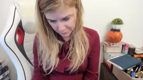 Snapshot of artsyandcraftsy_ chatting on 17, 2, 2025 MIA online show from 17, 2, 2025