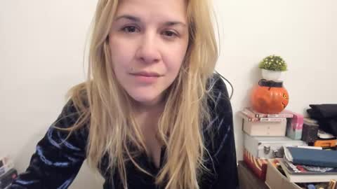 Snapshot of artsyandcraftsy_ chatting on 20, 2, 2025 MIA online show from 20, 2, 2025