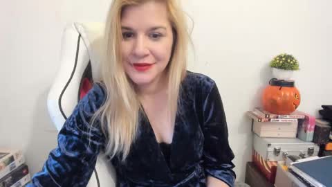 Snapshot of artsyandcraftsy_ chatting on 21, 2, 2025 MIA online show from 21, 2, 2025