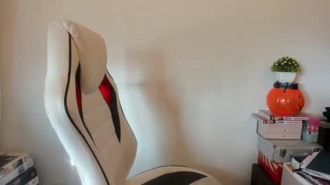 Snapshot of artsyandcraftsy_ chatting on 23, 2, 2025 MIA online show from 23, 2, 2025