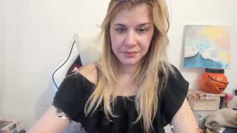 Snapshot of artsyandcraftsy_ chatting on 26, 2, 2025 MIA online show from 26, 2, 2025