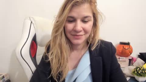 Snapshot of artsyandcraftsy_ chatting on 1, 3, 2025 MIA online show from 1, 3, 2025