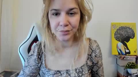 Snapshot of artsyandcraftsy_ chatting on 8, 3, 2025 MIA online show from 8, 3, 2025