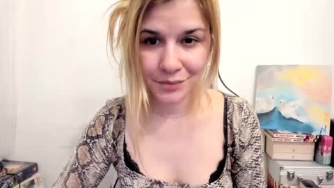 Snapshot of artsyandcraftsy_ chatting on 12, 3, 2025 MIA online show from 12, 3, 2025