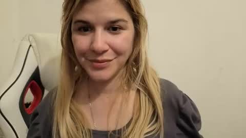 Snapshot of artsyandcraftsy_ chatting on 25, 9, 2025 MIA online show from 25, 9, 2025
