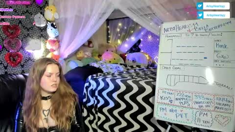 ArtsyHeartsyy online show from 1, 2, 2025