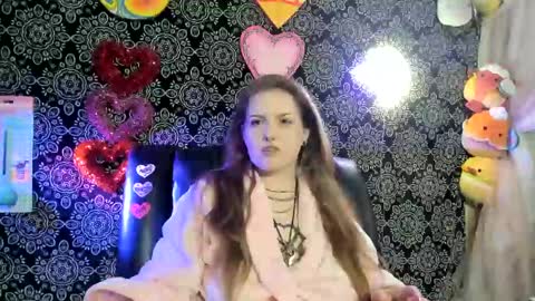 ArtsyHeartsyy online show from 11, 3, 2025