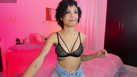 Ariana and Kelsieh online show from 1, 12, 2025