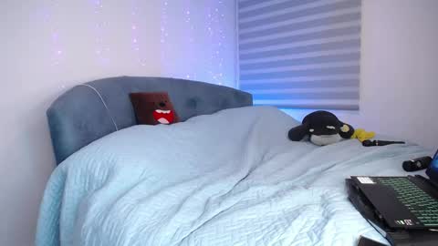 Snapshot of aschly_moon chatting on 15, 5, 2026 Aschly online show from 15, 5, 2026