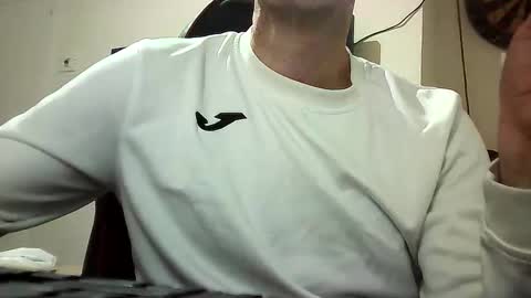 Snapshot of aservirparati chatting on 2, 12, 2025 perrita online show from 2, 12, 2025